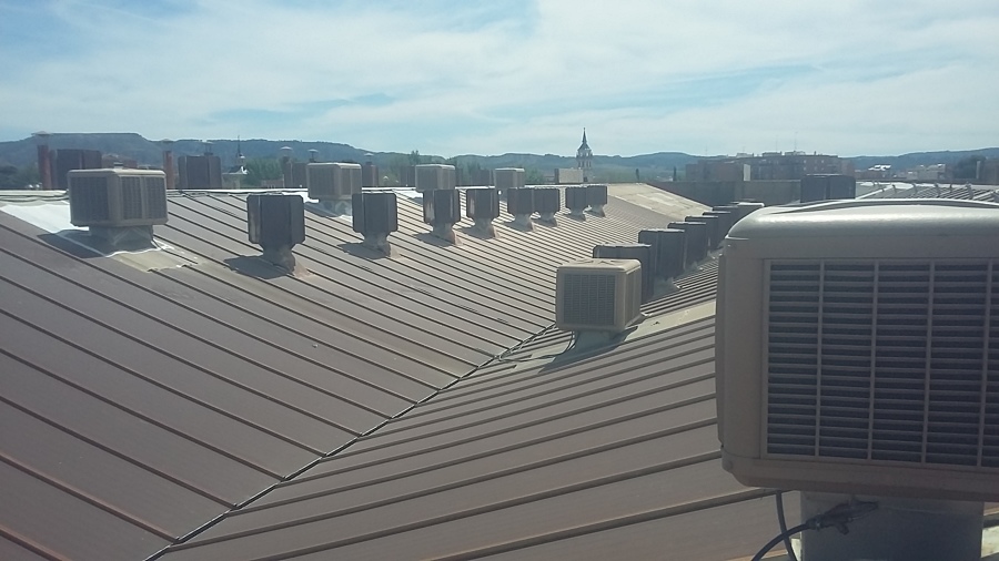 FABRICA DE BAÑERAS DE ROCA