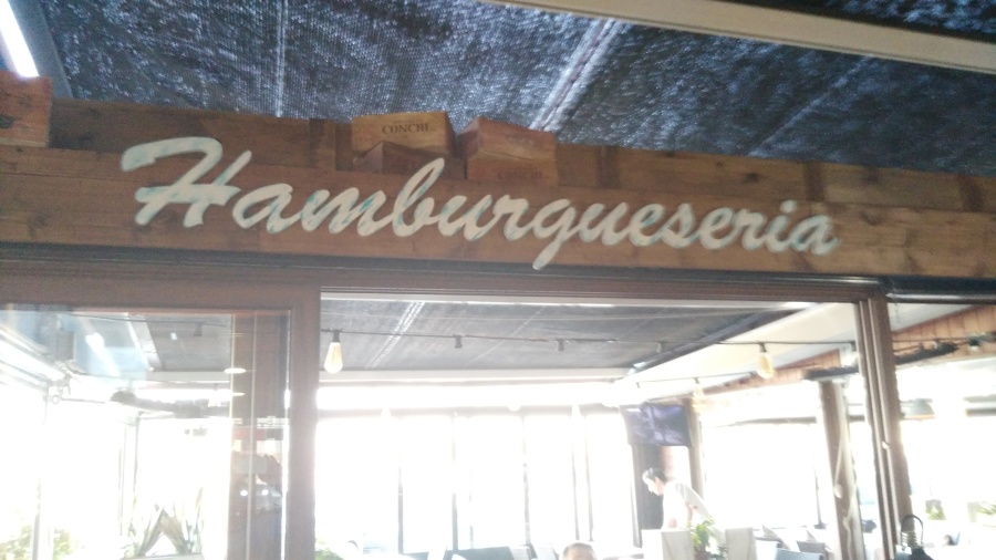 Fabricacion de letreros en madera para restaurantes