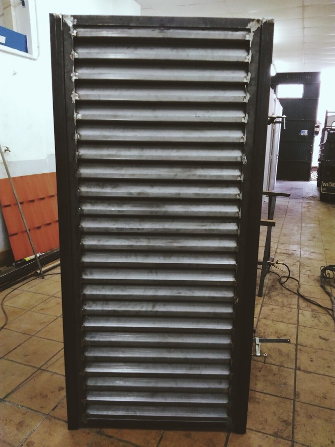 Fabricación de puerta en forma de lama z.