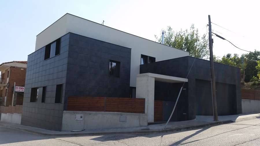 Façana Nord i d'accés