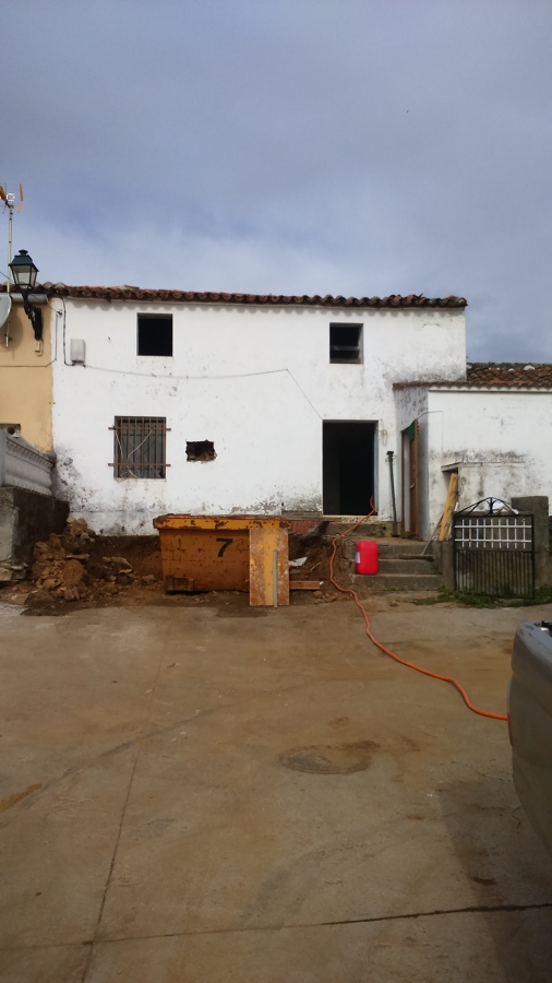 FACHADA ANTIGUA DE LA VIVIENDA