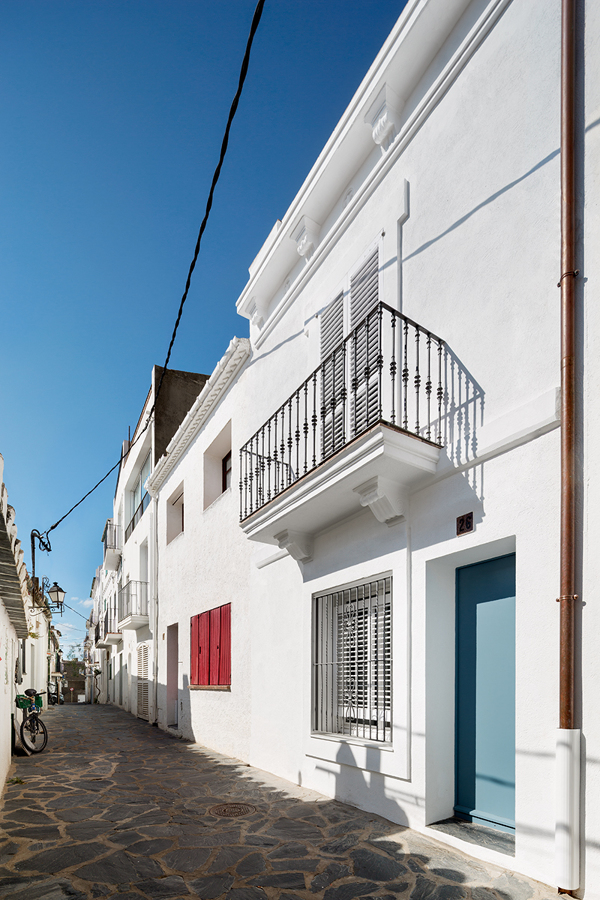 fachada blanca mediterránea 