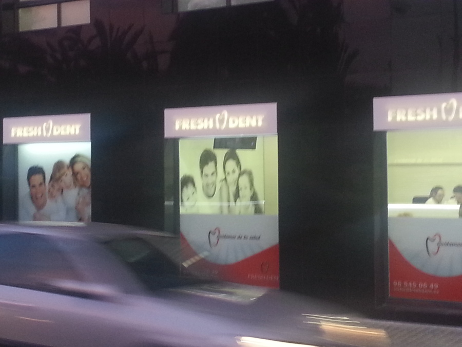 Fachada clinica de dos plantas