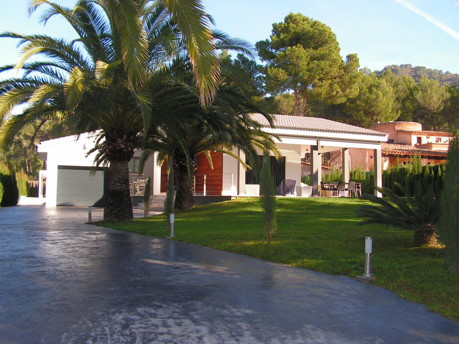 fachada de la casa y exteriores