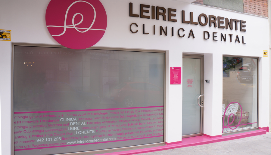 Fachada de la clínica