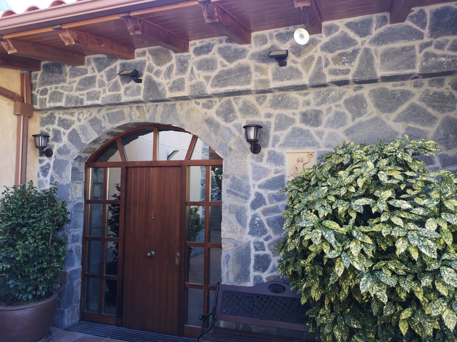 fachada de piedra andaluza