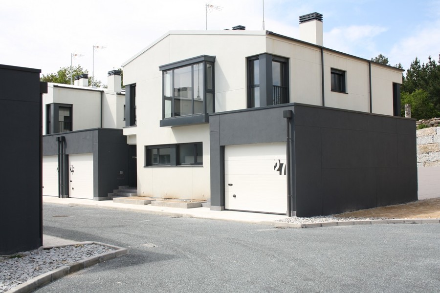 Fachada de una de las 2 hileras de viviendas