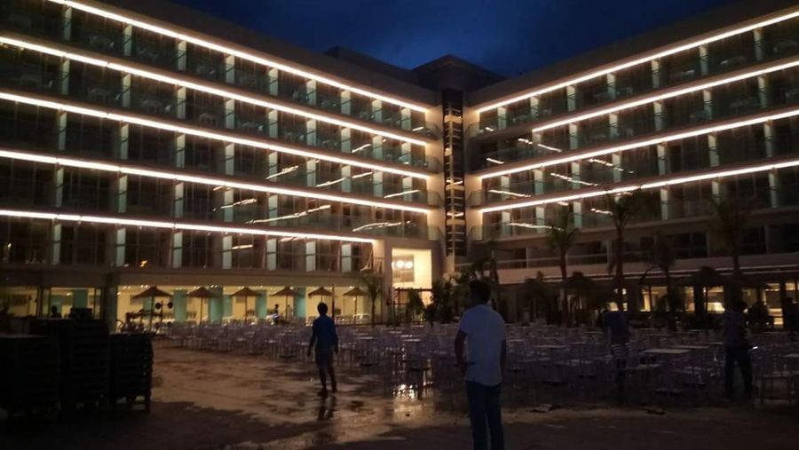 FACHADA DESDE PISCINAS