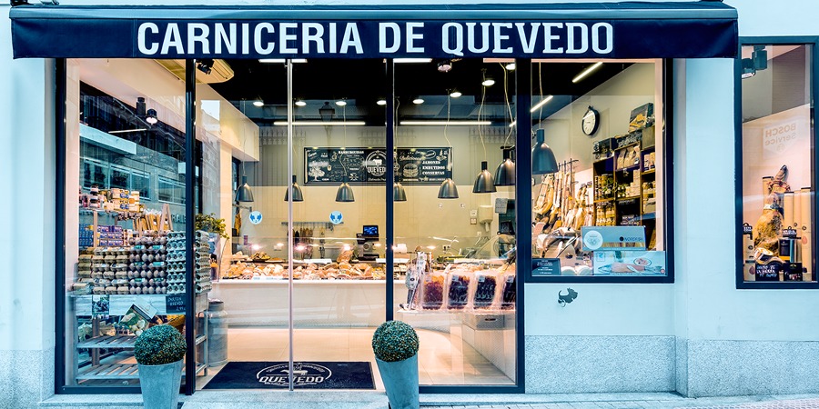 Fachada. Entrada al comercio.