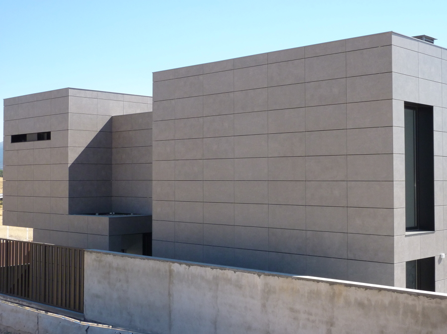 Fachada Este con Fachada Trasera