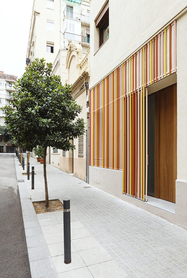 Fachada exterior con celosias 