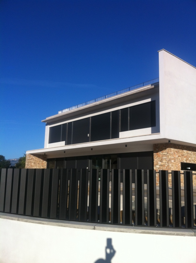 Fachada frontal de la vivienda