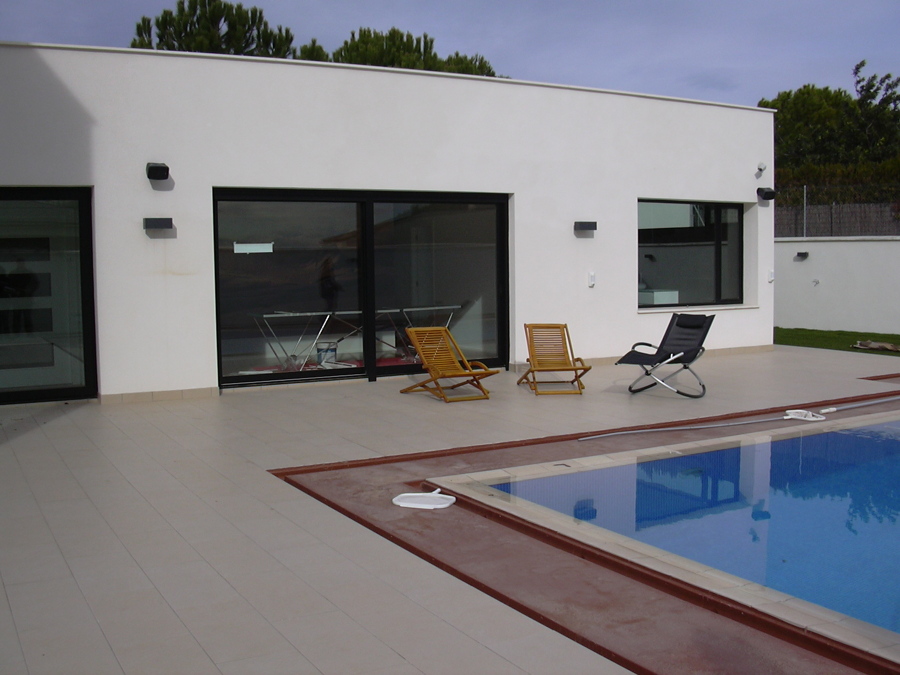 Fachada lateral a piscina