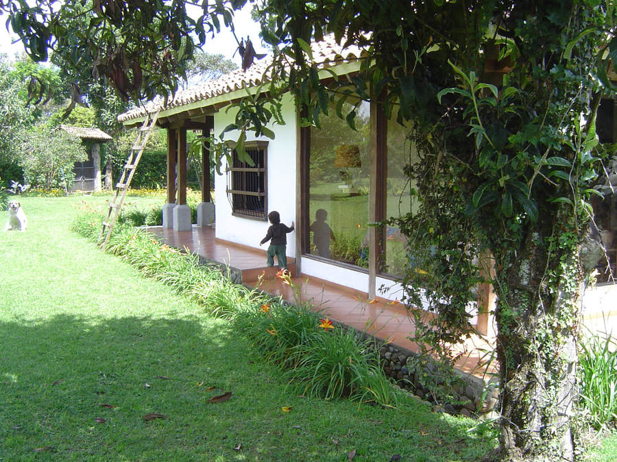 Fachada lateral en porche de salón