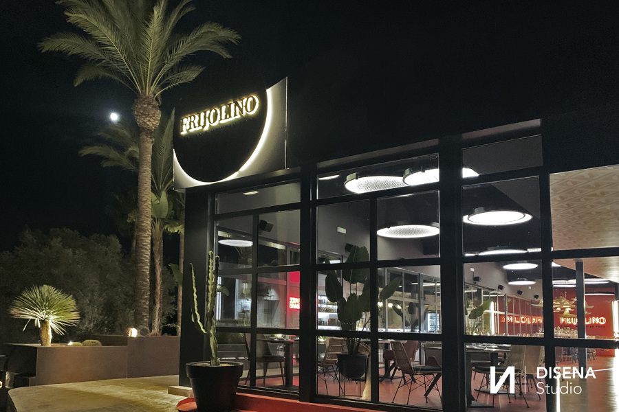 Fachada lateral restaurante Frijolino