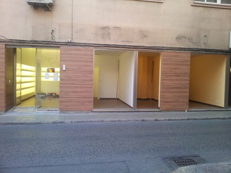 Fachada local durante trabajos