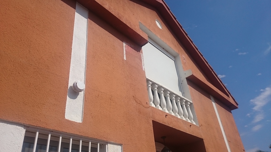 FACHADA MUY DETERIORADA