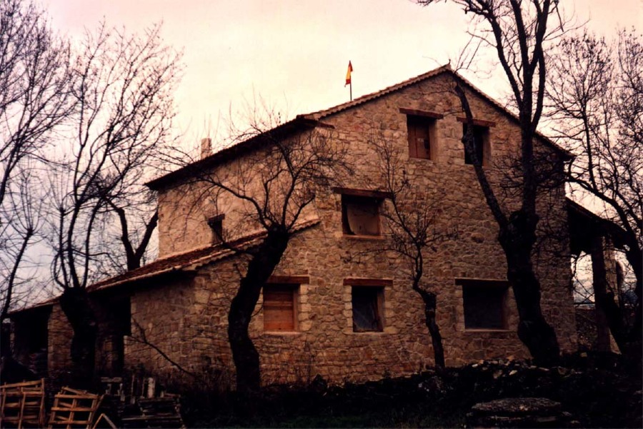 Fachada oeste durante la construcción