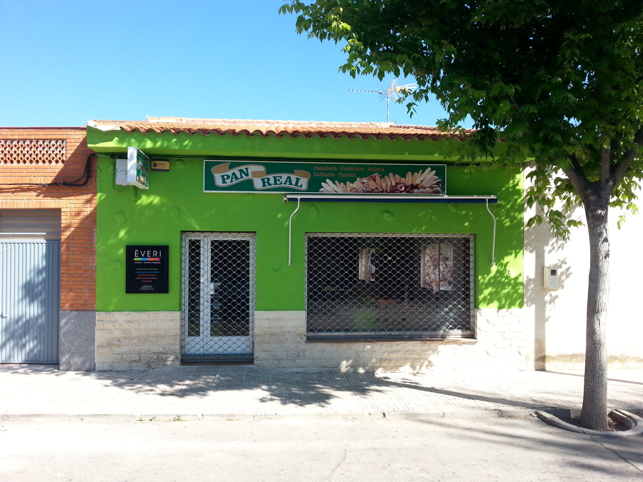 Fachada Panaderia