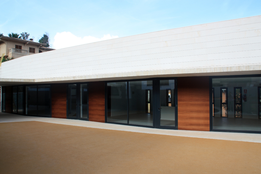 Fachada patio juegos