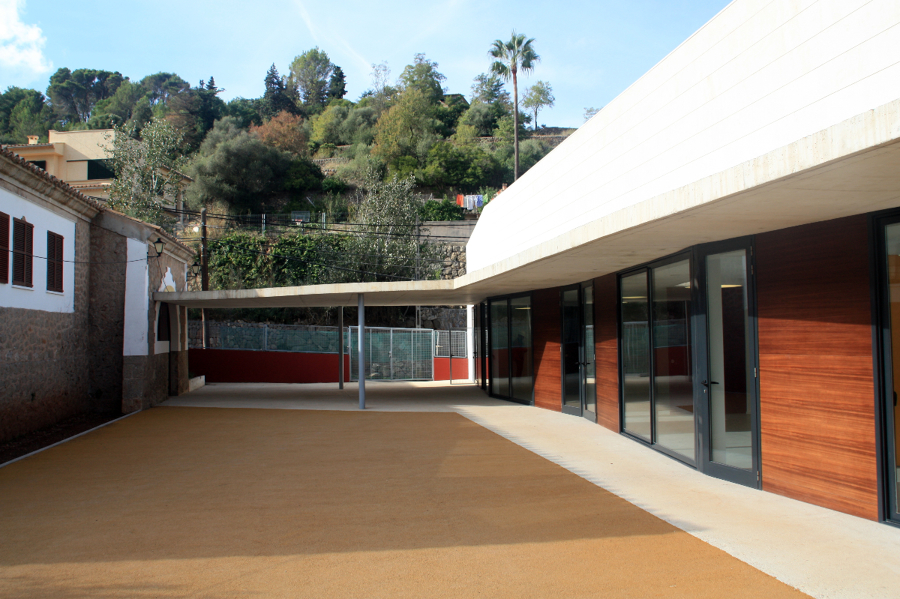 Fachada patio juegos