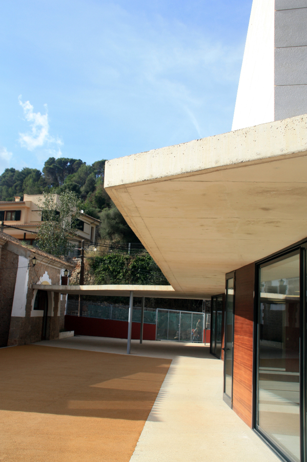 Fachada patio juegos