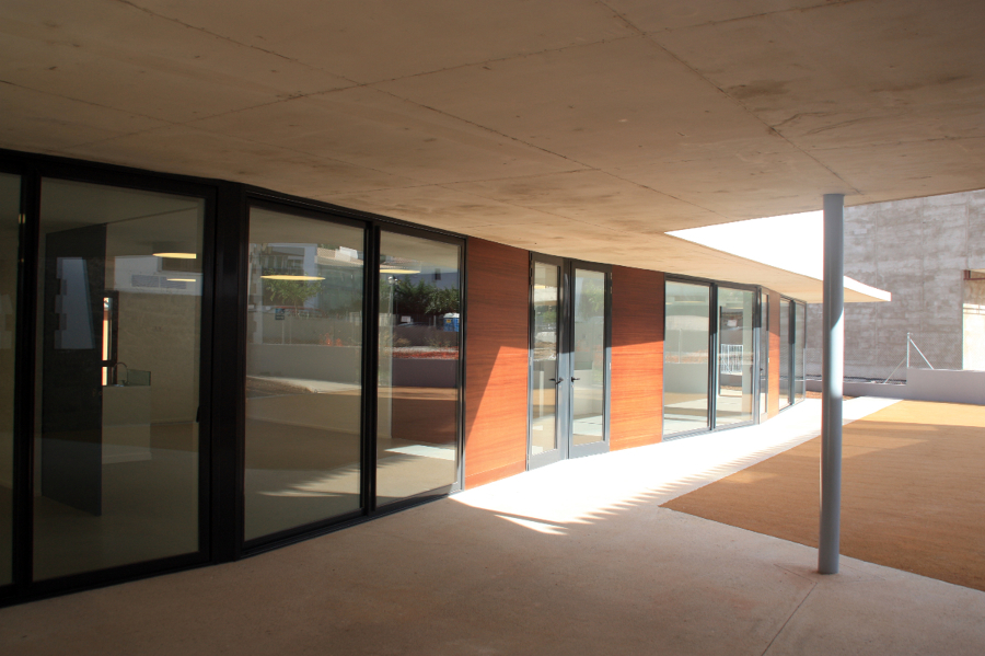 Fachada patio juegos