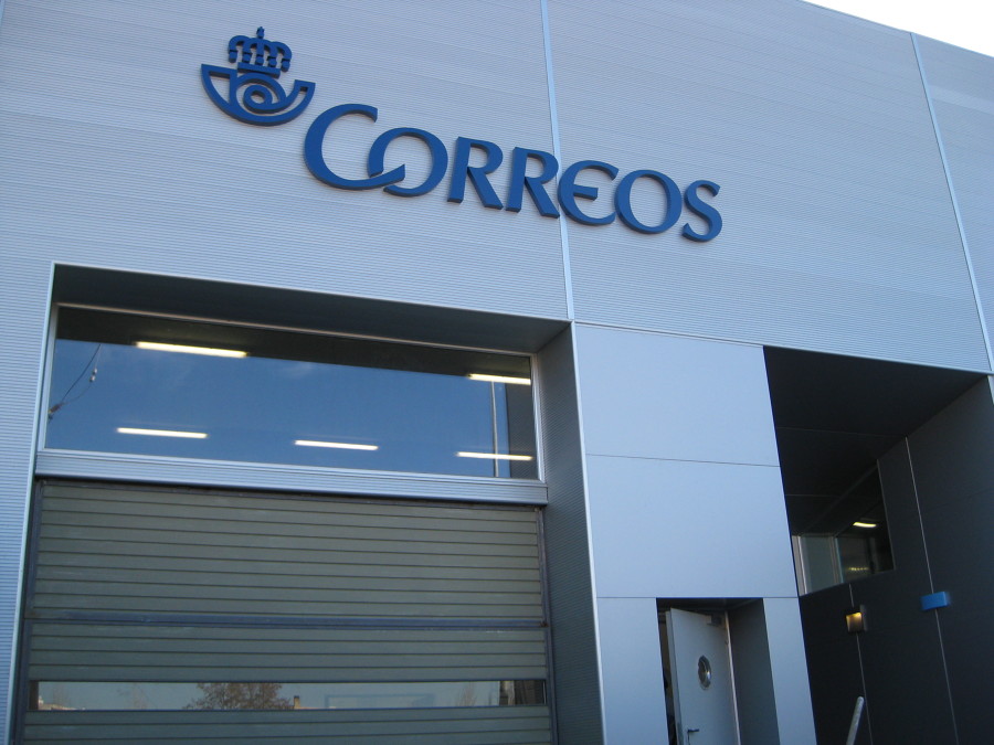 FACHADA, PORTÓN Y PUERTAS DE ACCESO