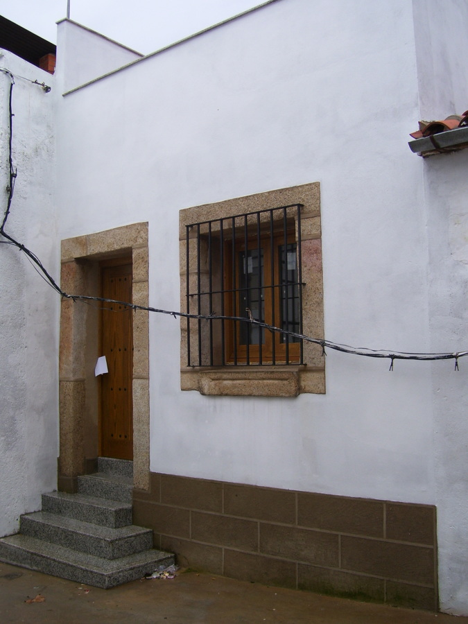 Fachada posterior, acceso a planta 1ª