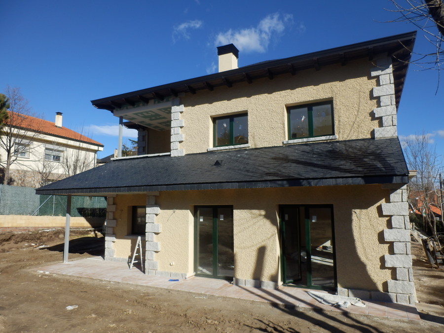 Fachada posterior casi por terminar