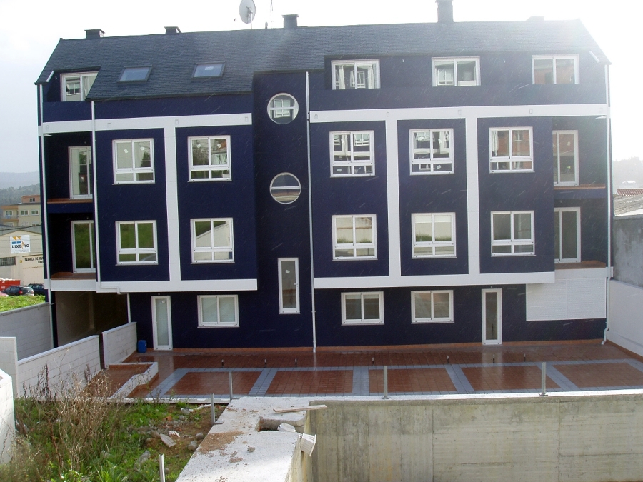 Fachada Posterior, terraza y piscina