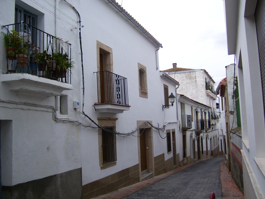 Fachada principal, acceso a planta Baja