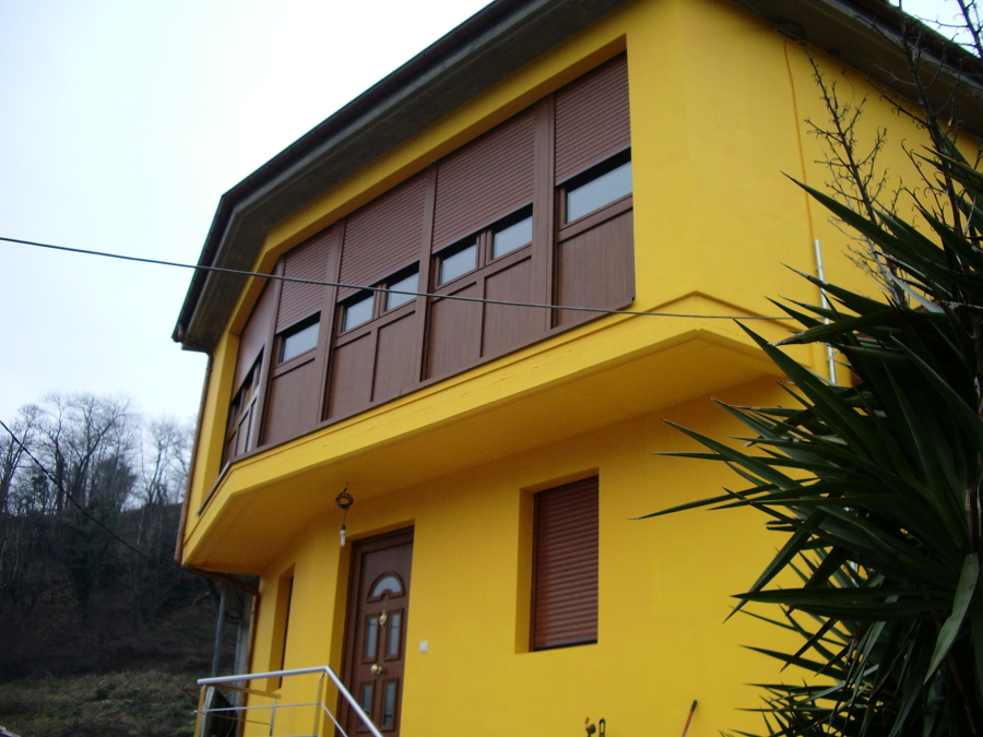 Fachada principal y ventanas nuevas