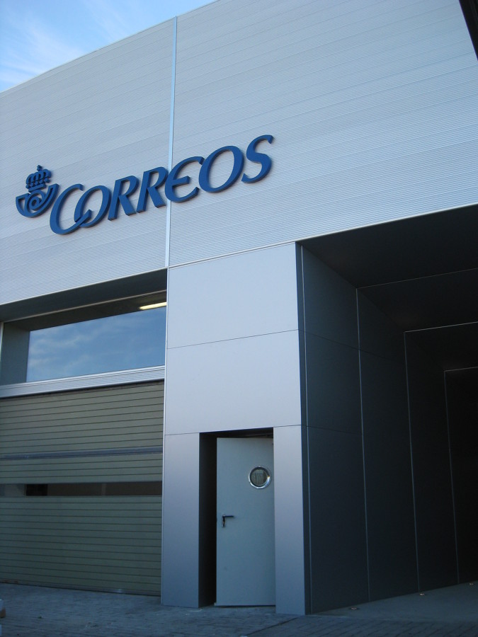 FACHADA, PUERTAS Y PORTÓN