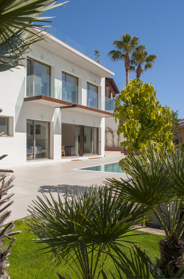 FACHADA SUR Y PISCINA