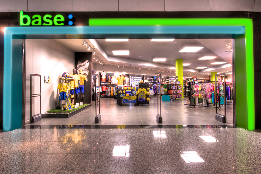 Fachada tienda reformada