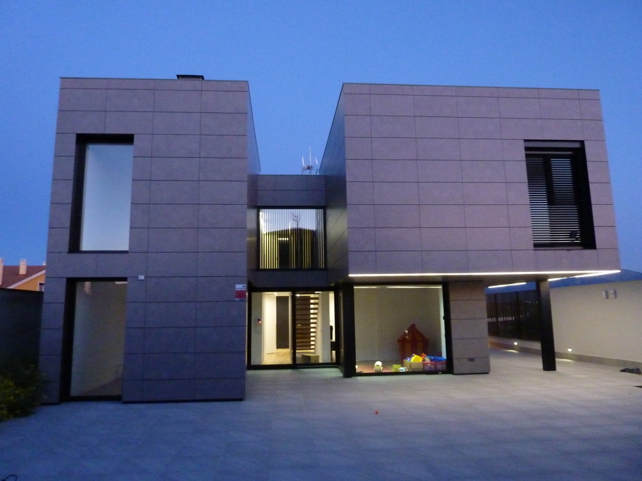 Fachada Trasera al atardecer