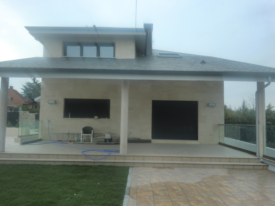 Fachada trasera, zona de porche