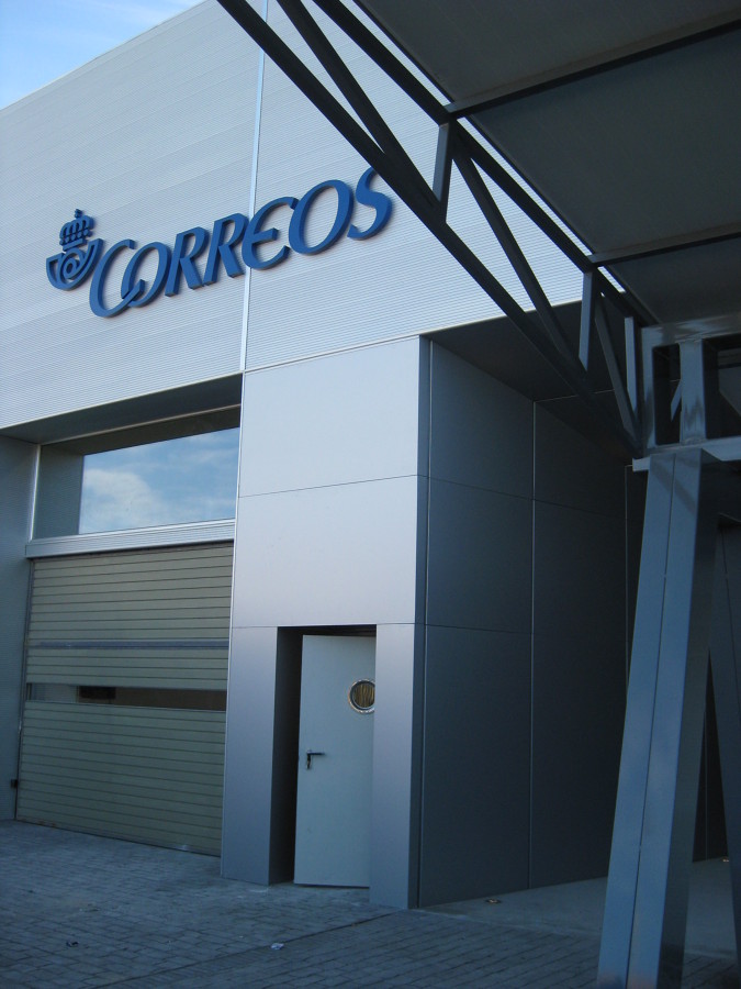 FACHADA Y CUBIERTA DE PARKING