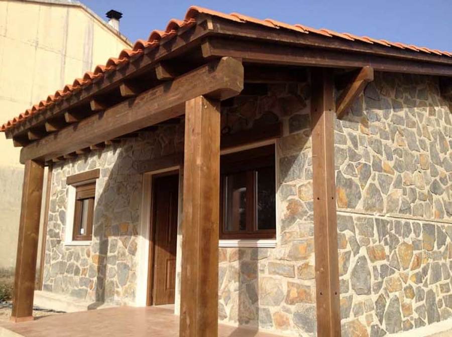 Fachada y porche rustico