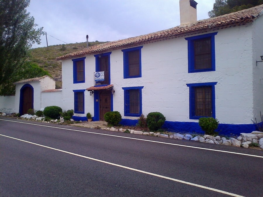 FACHADA YA RESTAURADA Y PINTADA