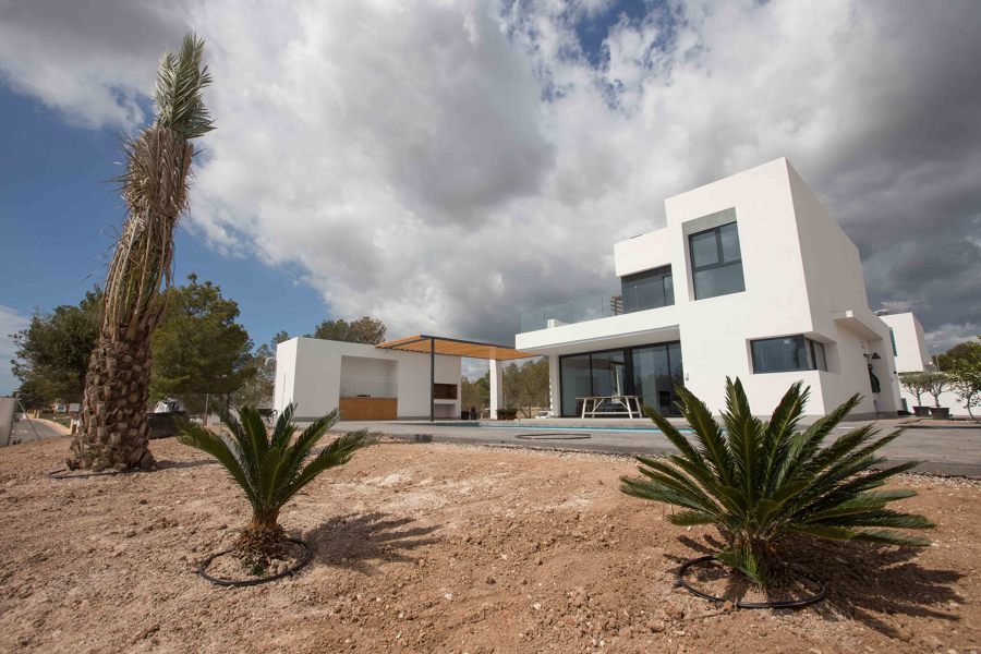 Fachadas a jardín principa