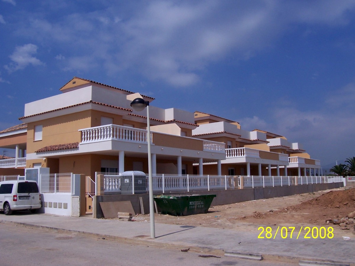 FACHADAS NORTE Y ESTE