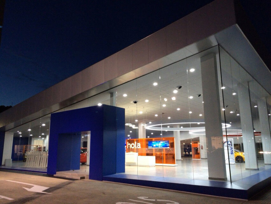 Fachas principales de noche