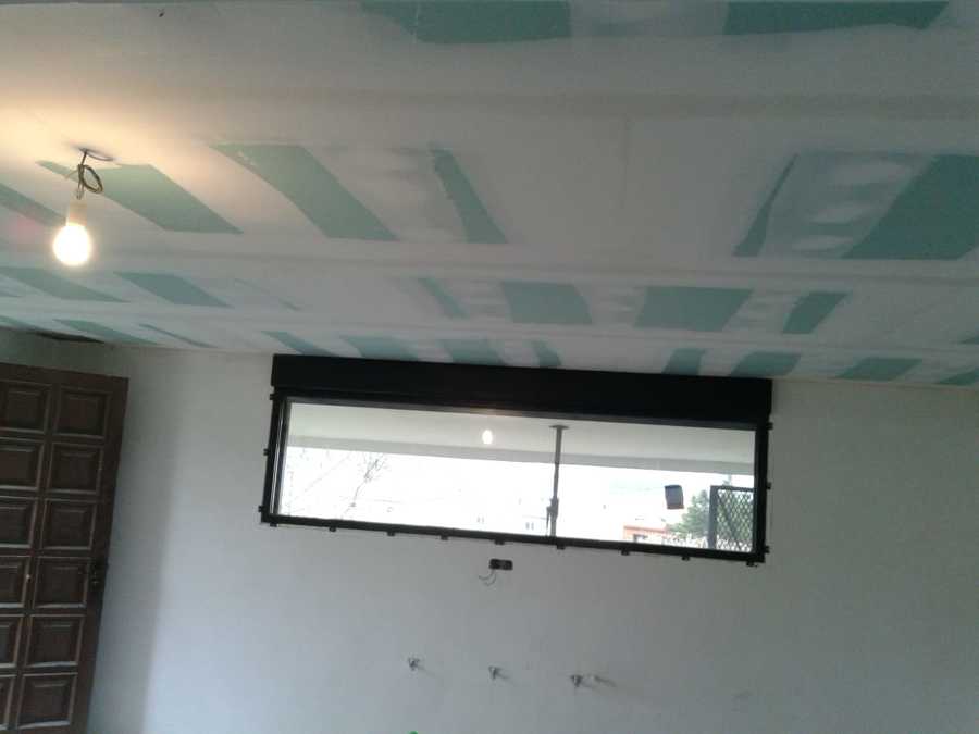 Falso techo y ventana