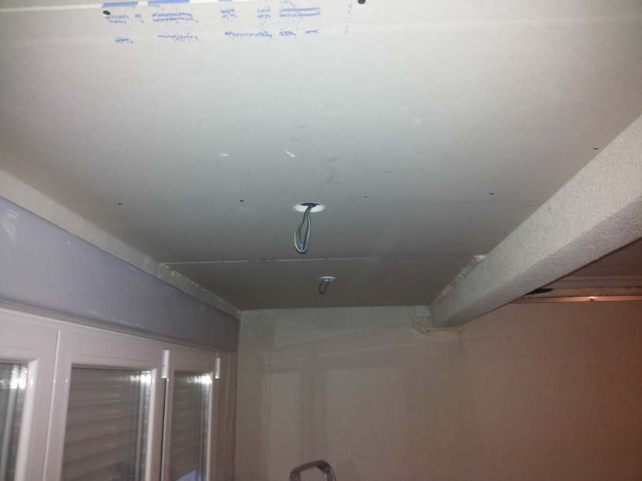 Falso techo zona corta con vaciados para iluminación