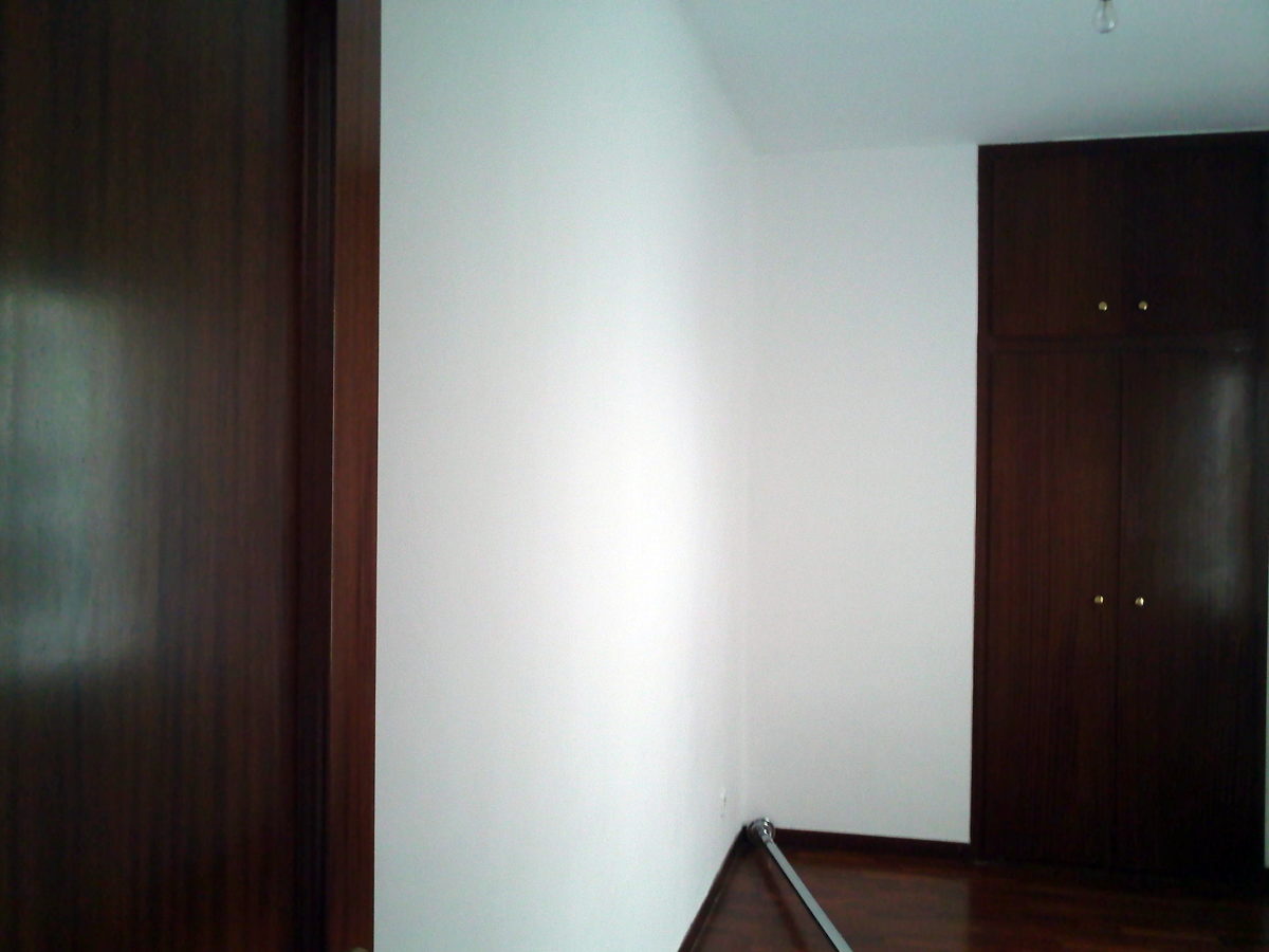 Paredes de habitación ya sin gotelé y pintadas