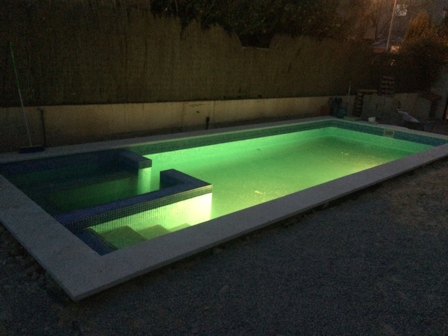 focos led en piscina