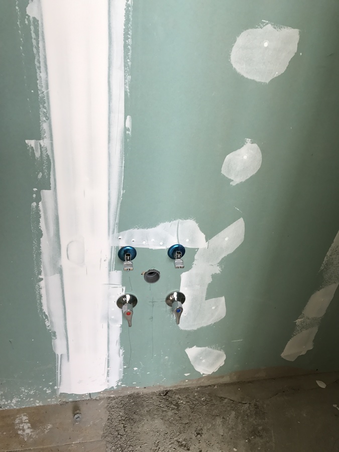 Fontaneria sobre Pladur