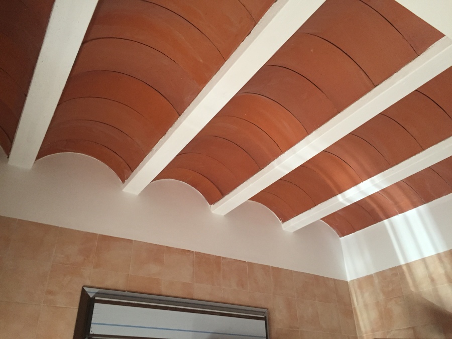 Forjado con bovedillas cerámicas curvas.